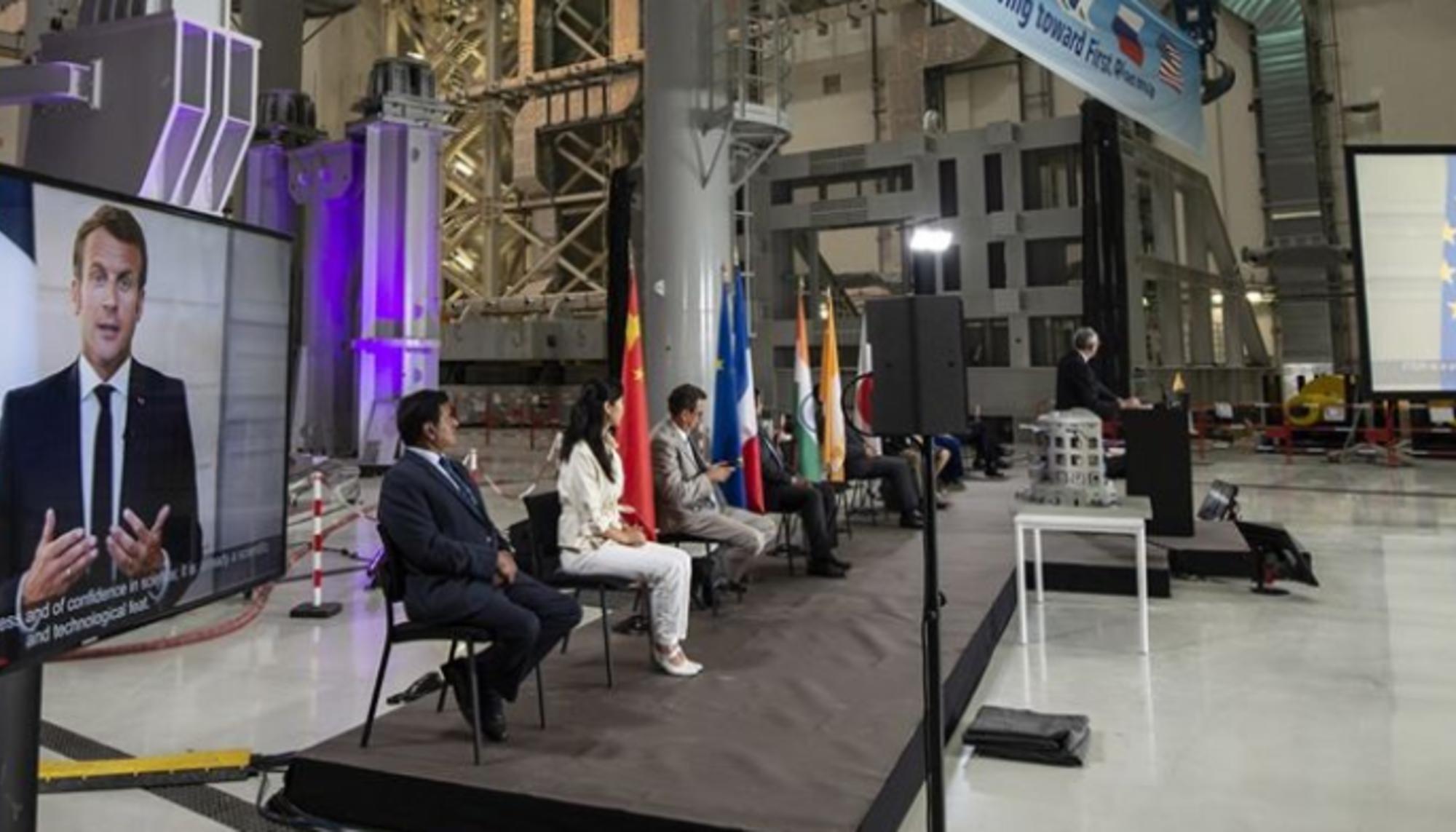 El presidente de Francia, Emmanuel Macron, envideoconferencia para apoyar el inicio del montaje de las piezas maestras del reactor de fusión ITER el 28 de julio de 2020. Fuente: Sortir du nucléaire